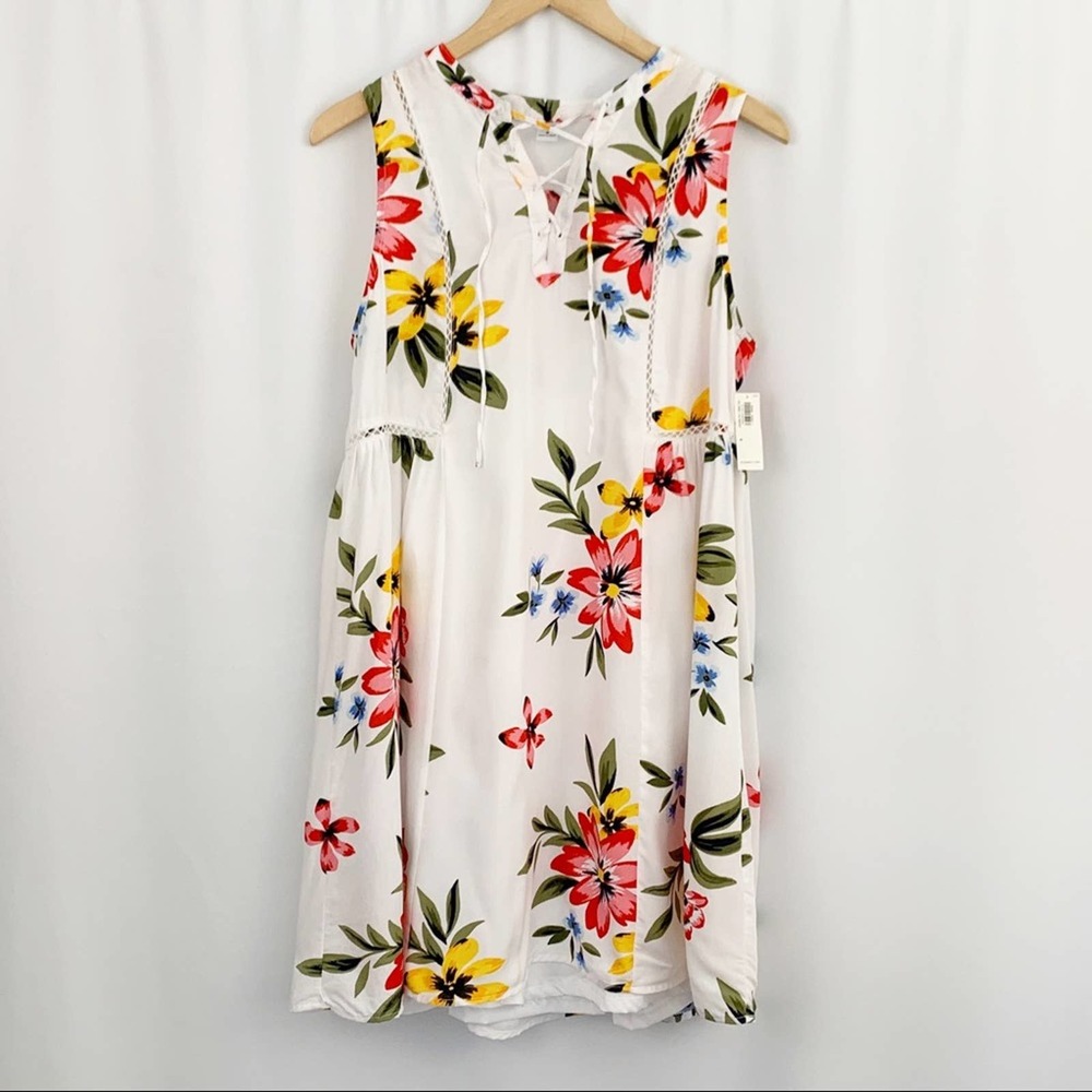 NWT Old Navy Lace Up Floral Dress M